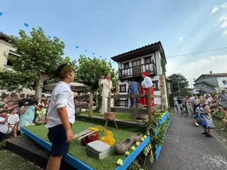 La Peña Cotiellos, tercer triunfo seguido en Valdesoto con una sátira sobre la inteligencia artificial: "Somos una familia"
