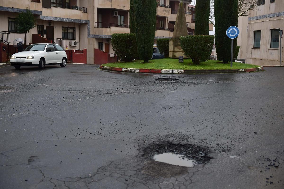 Fotogalería | Baches cada vez más profundos en Plasencia