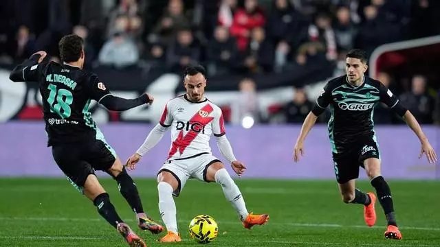 Empate caro para el Rayo: lesión preocupante de De Frutos