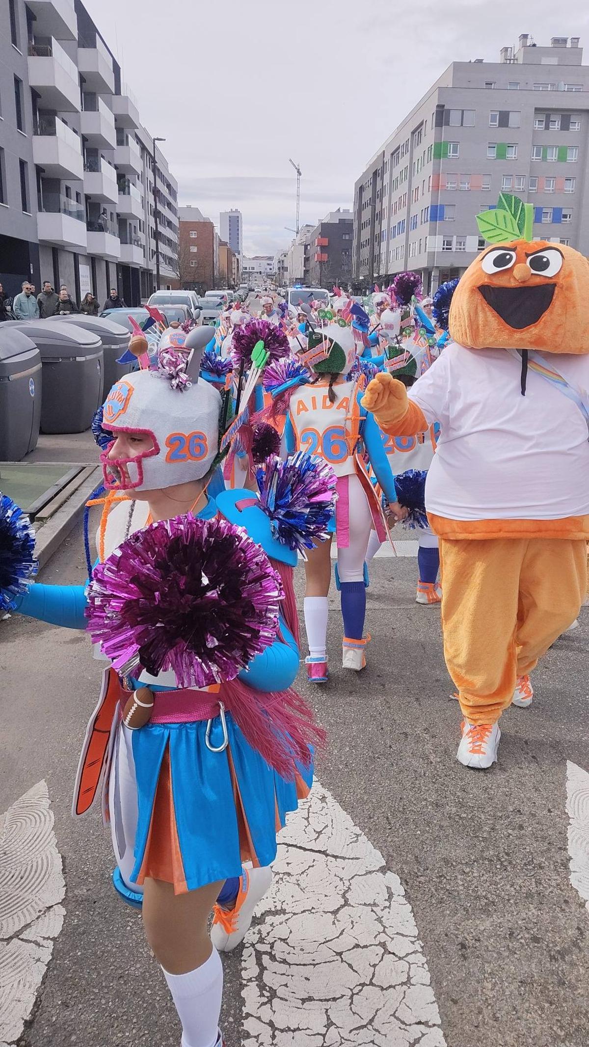 Los desfiles de Antroxu en Nuevo Roces y El Coto, en imágenes