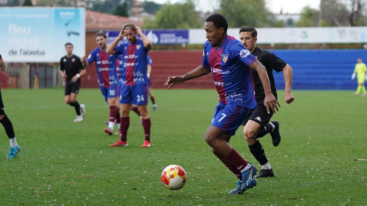 Bryan en un lance del último partido de la UD contra la Nucia.