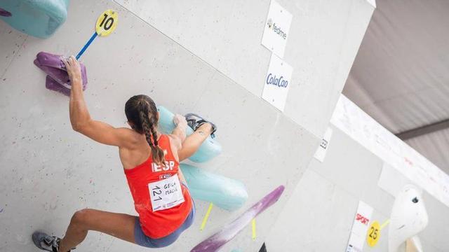Una participant de Graviteo practicava escalada ahir al Circuit de Barcelona-Catalunya. | JORDI COTRINA