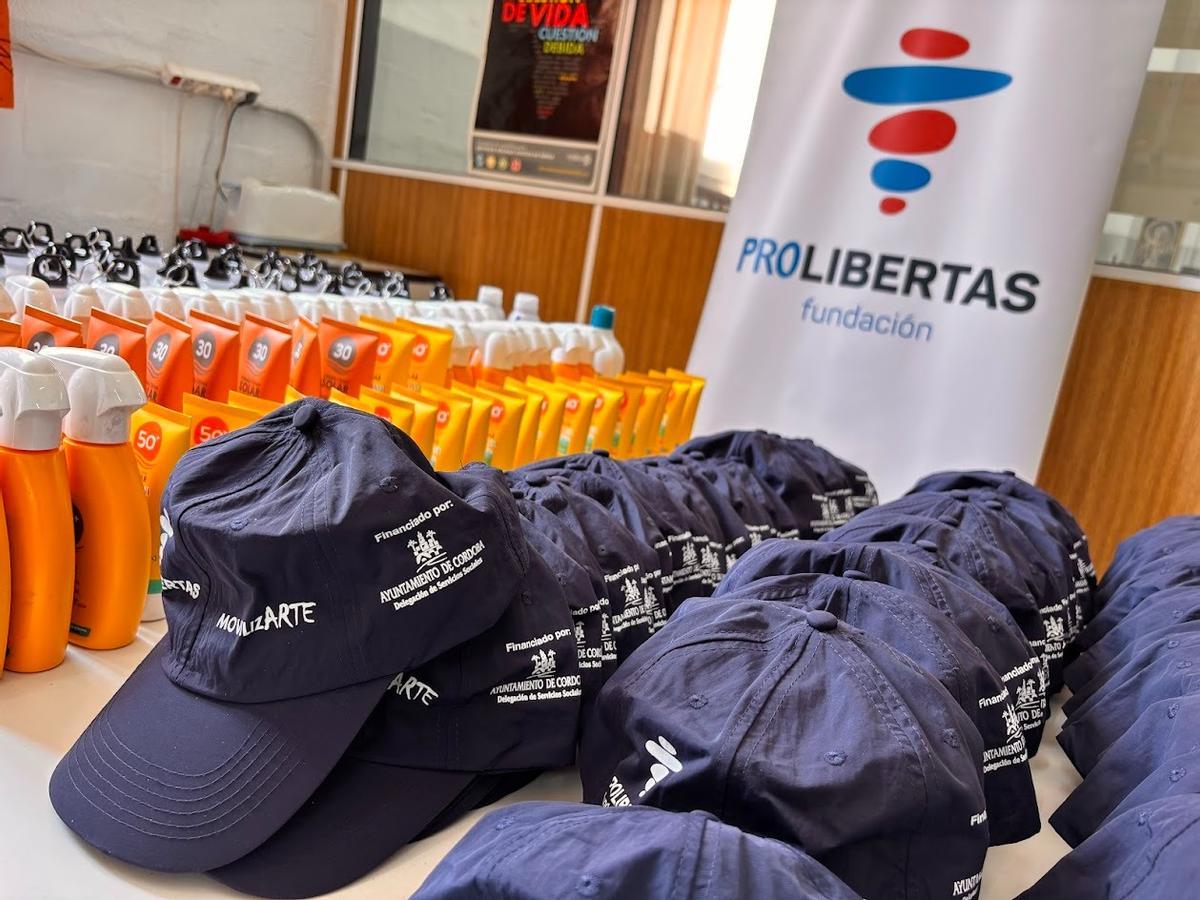 Material repartido en los kits de verano por la Fundación Prolibertas.
