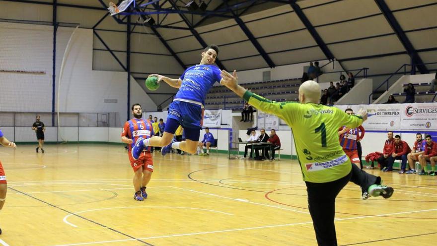 El Torrevieja se impone en el derbi al Almoradí (22-20)