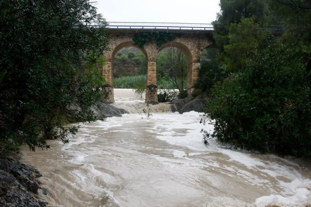 El río Clariano desbordado a su paso por Ontinyent