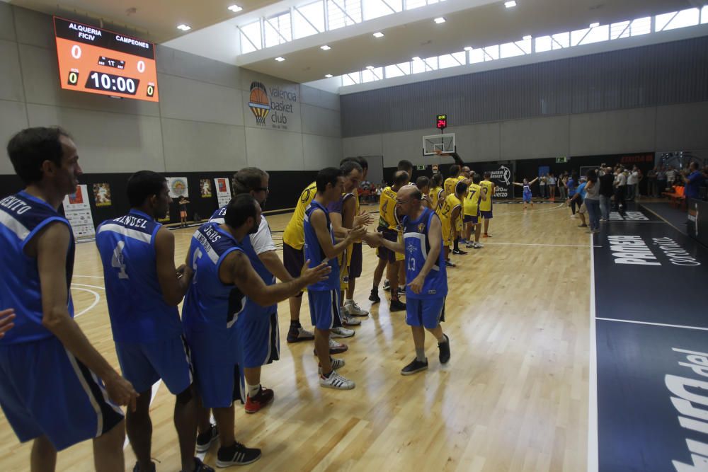 Partido entre los actores de 'Campeones' y el equipo de Burjassot que inspiró la película