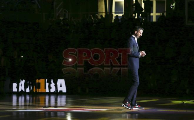 Imágenes de la retirada de la camiseta de Juan Carlos Navarro en el Palau Blaugrana