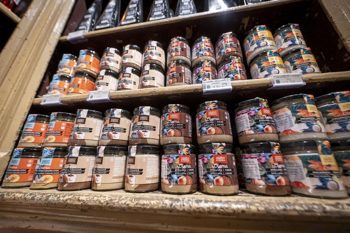 Interior de la tienda Casa Gispert de frutos secos, desde 1851 en el barrio de la Ribera de Barcelona