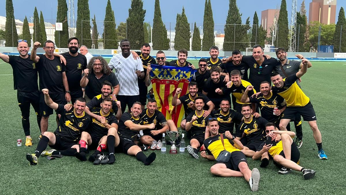 El equipo de la Valldigna celebra el subcampeonato nacional