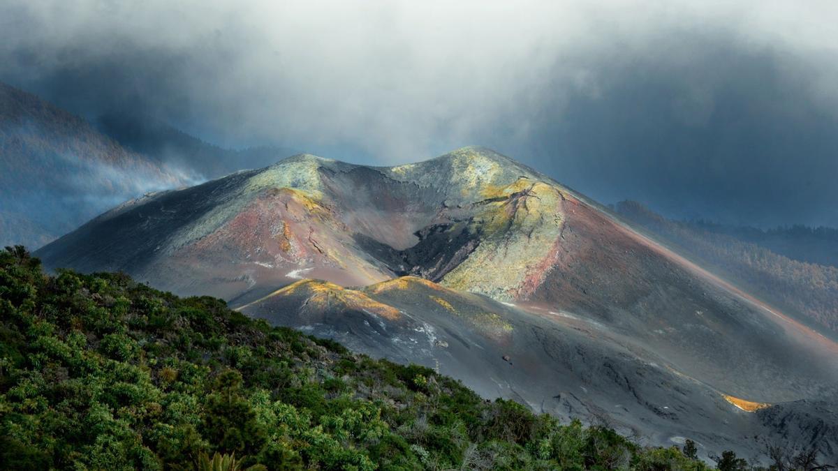Regreso a La Palma un año después del volcán: la isla bonita renace de sus cenizas