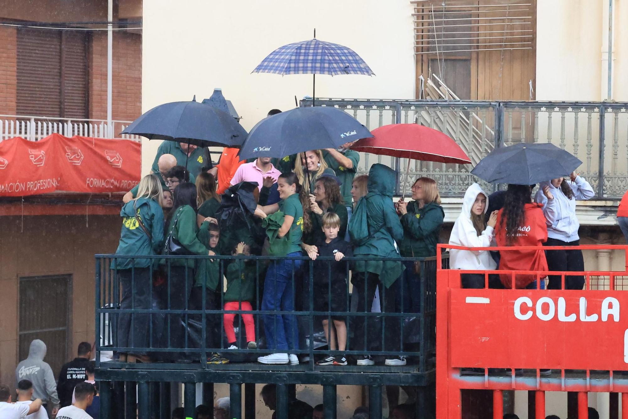 Galería de fotos de la penúltima tarde de toros de las fiestas del Roser en Almassora