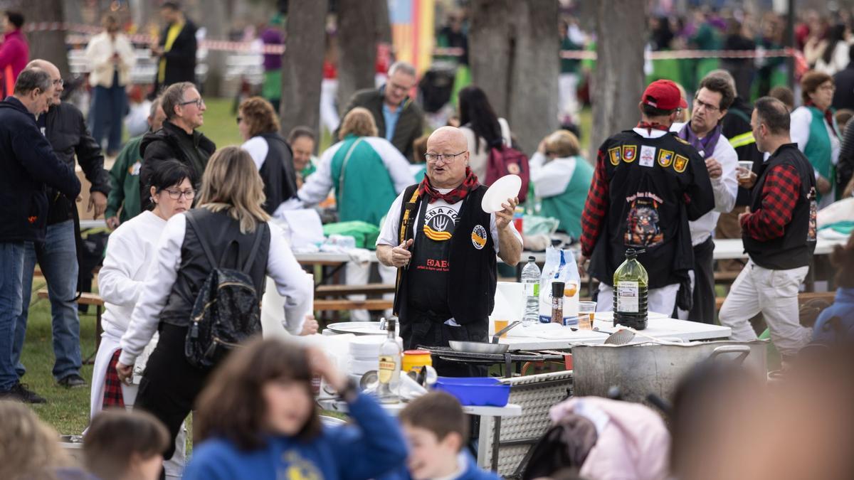 Los zaragozanos no fallan a su cita en el Tío Jorge por la Cincomarzada