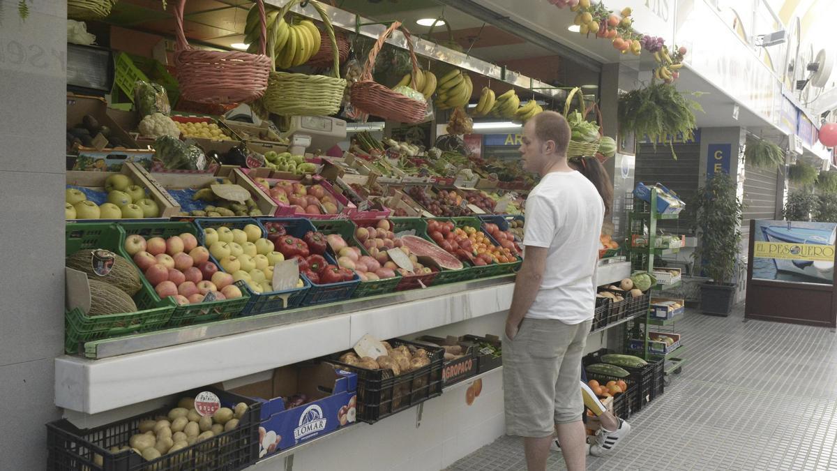 Los mercados de Sevilla se surten de los productos de Mercasevilla. / Manuel Gómez