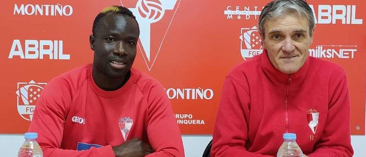 Sidibé y Rafa Sáez desgranaron la actualidad del equipo y de la recuperación del jugador. // FDV