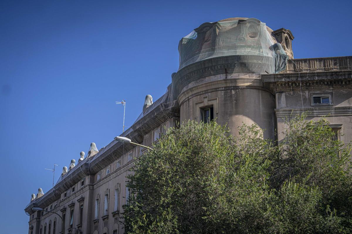 Barcelona, 28/10/2025 Barcelona. Foto del edificio de la estación de Adif de La Sagrera, que se prevé derribar a principios de 2026. AUTOR: MANU MITRU