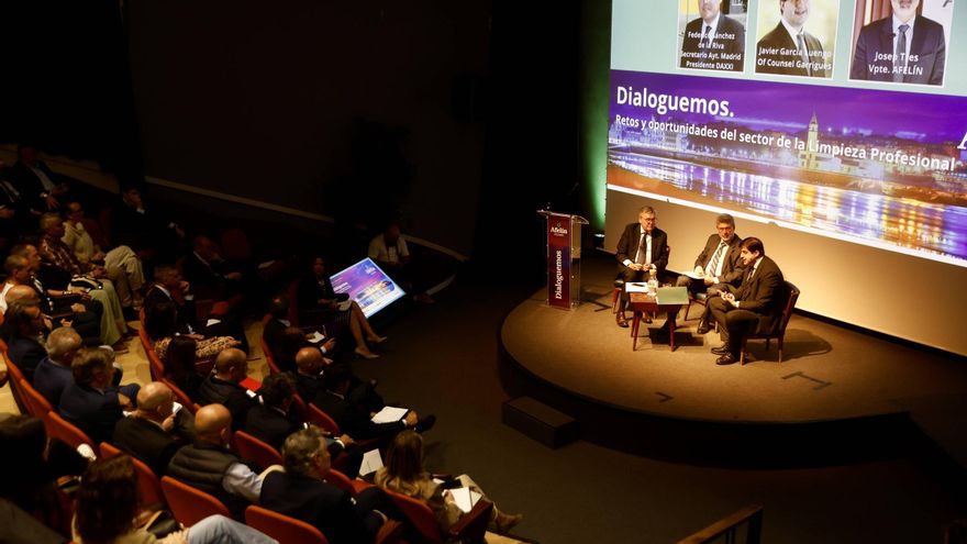 El sector de la limpieza analiza su sostenibilidad en Gijón