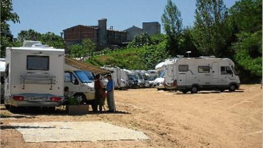 Un centenar d&#039;autocaravanes s&#039;han concentrat a l&#039;àrea de serveis i a l&#039;esplanada del calvari.