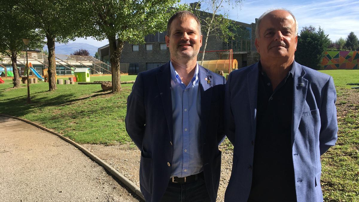 El delegat del Govern i d’Educacio, Ricard Pérez i Ramon Jordana, a Alp aquest dilluns