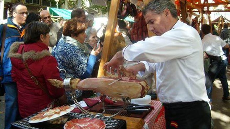 Una imagen de la anterior edición de la Feria del Jamón de Campillos.