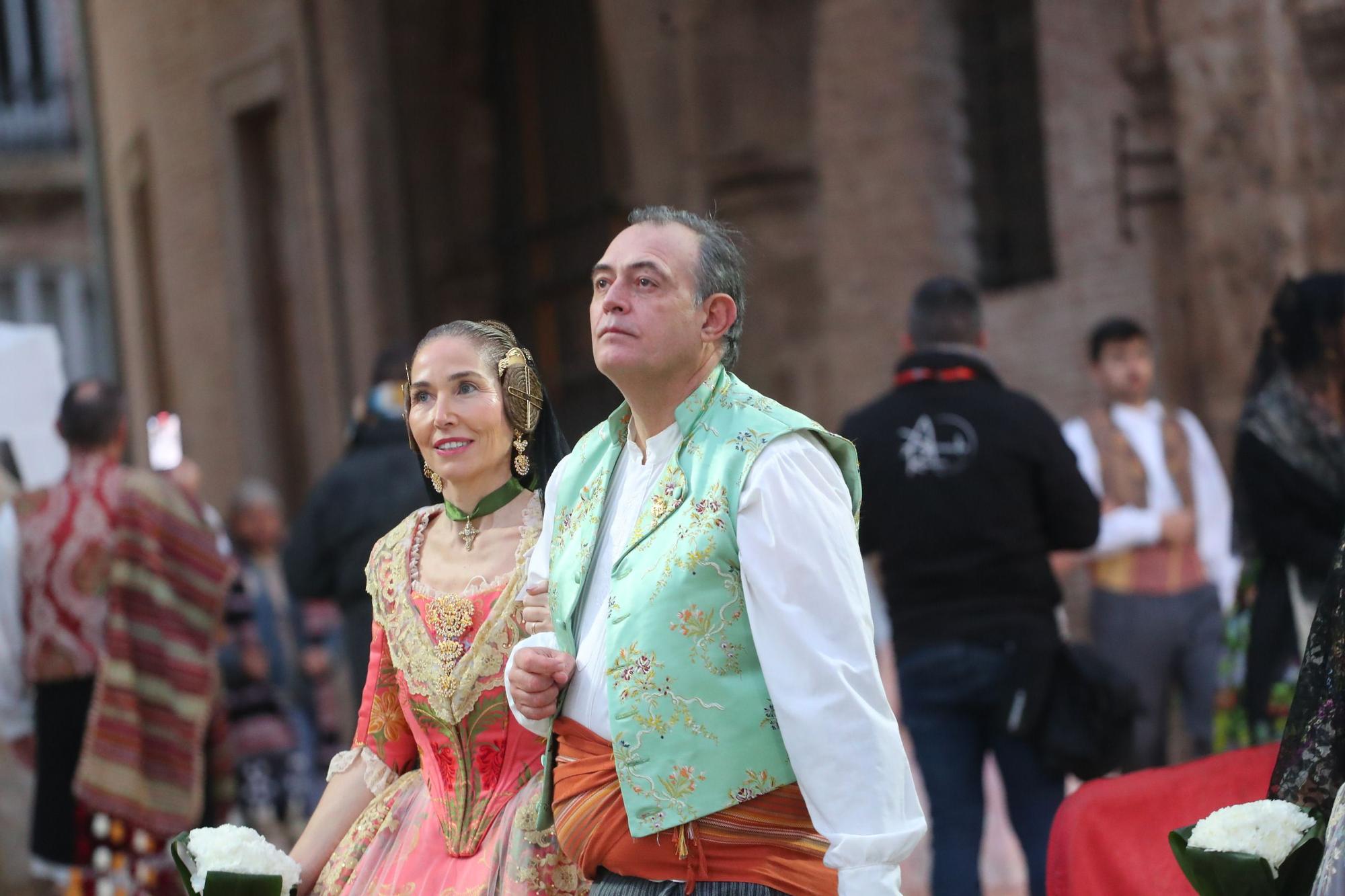 Búscate en el primer día de ofrenda por la calle de la Paz (entre las 18:00 a las 19:00 horas)