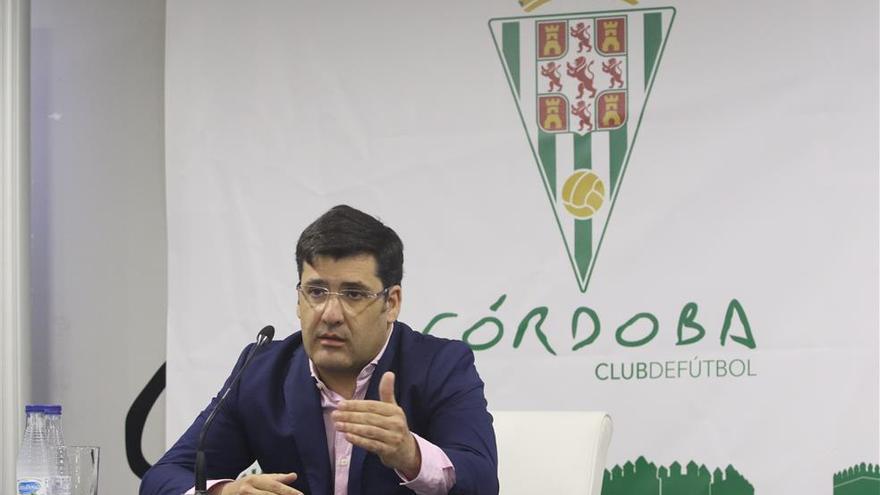 León: &quot;El déficit en el límite es ahora de entre dos y tres millones&quot;