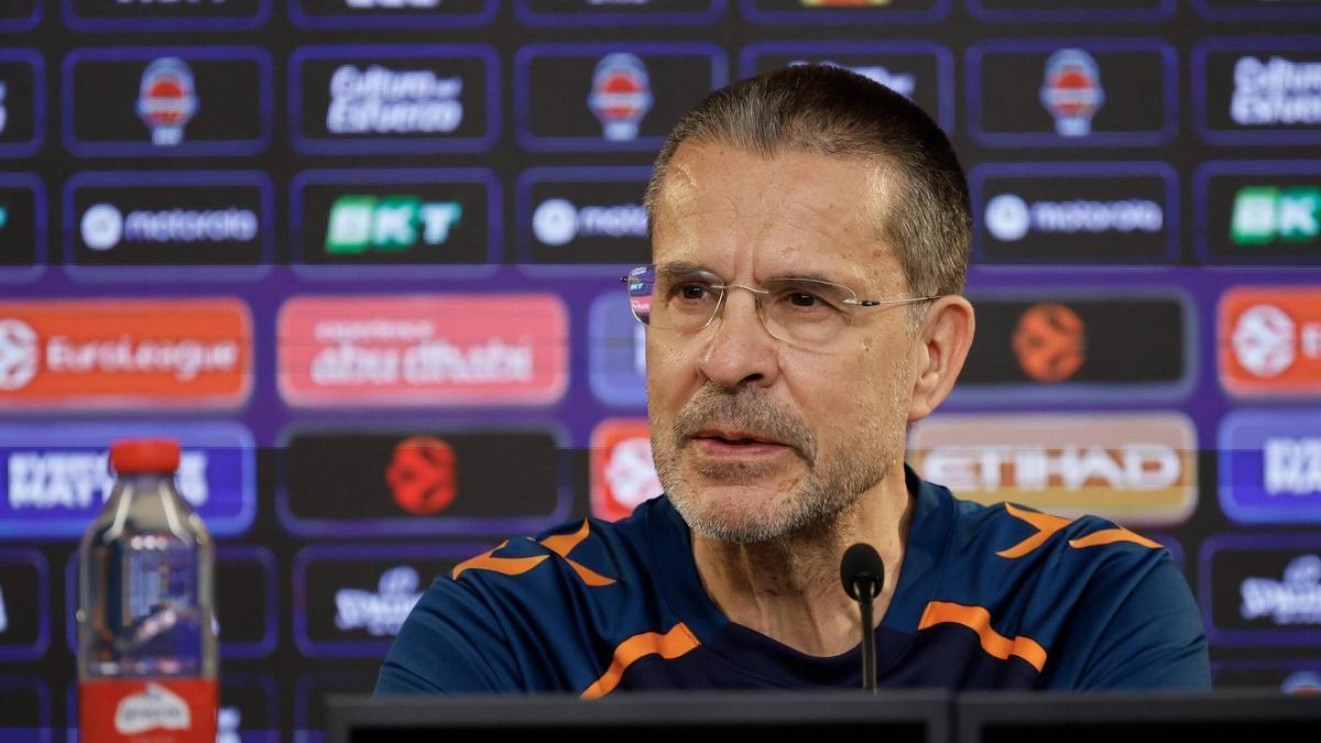 Pedro Martínez analiza la victoria del Valencia Basket ante el Dubai, la Euroliga de récord y los cruces de playoff