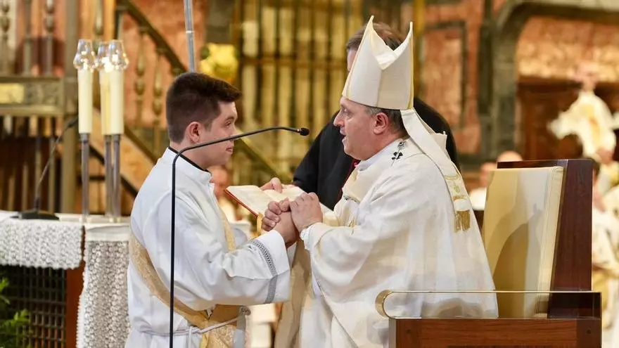 El nuevo sacerdote de la diócesis de Santiago se llama Enrique Malvar Blanco