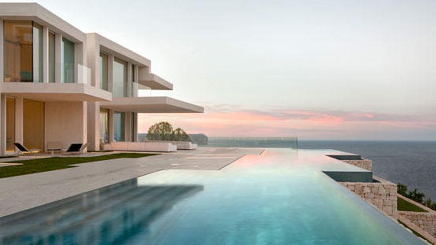 La mejor piscina residencial de Europa se asoma a la cala Sardinera de Xàbia