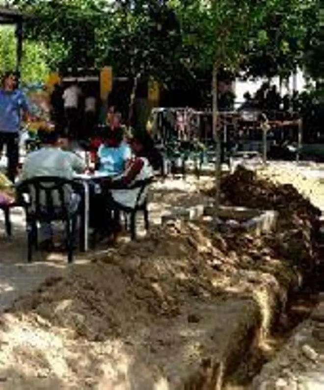 Piden hierba y no pavimento en las terrazas de la Coronación