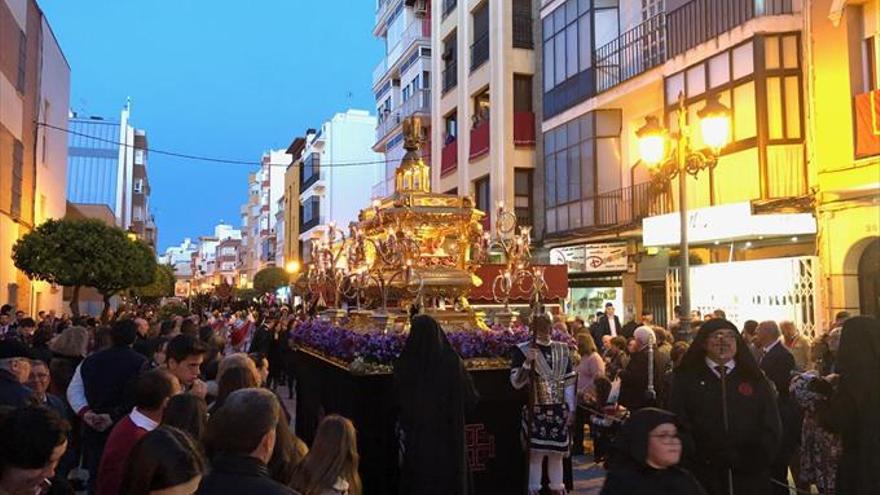 Las figuras, entre la lluvia