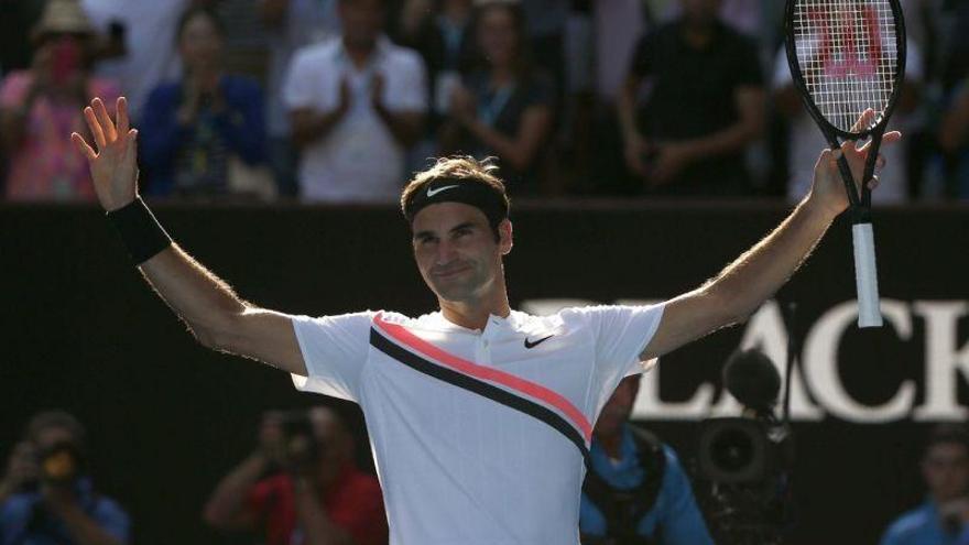 Federer sigue con paso firme en Melbourne