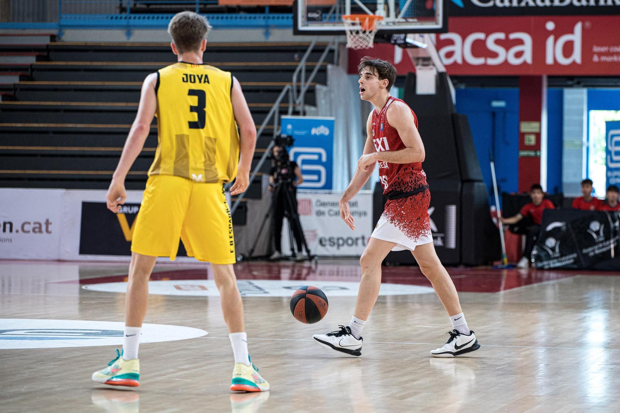 Imatges de la final de la Super Copa masculina entre el Tenea Esparreguera i el Bàsquet Manresa B