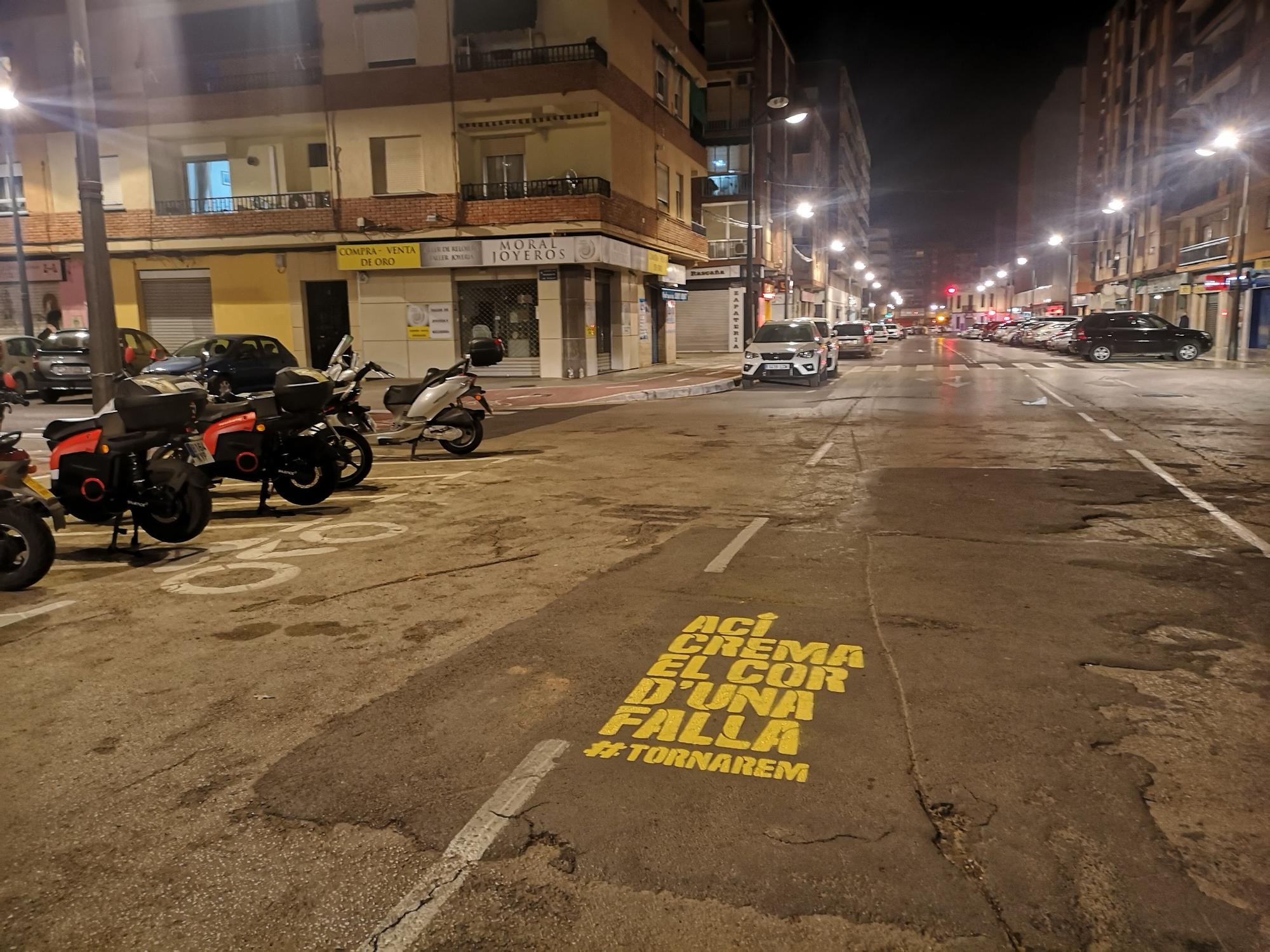 Así ha sido la pintada de Fallas en las calles de València