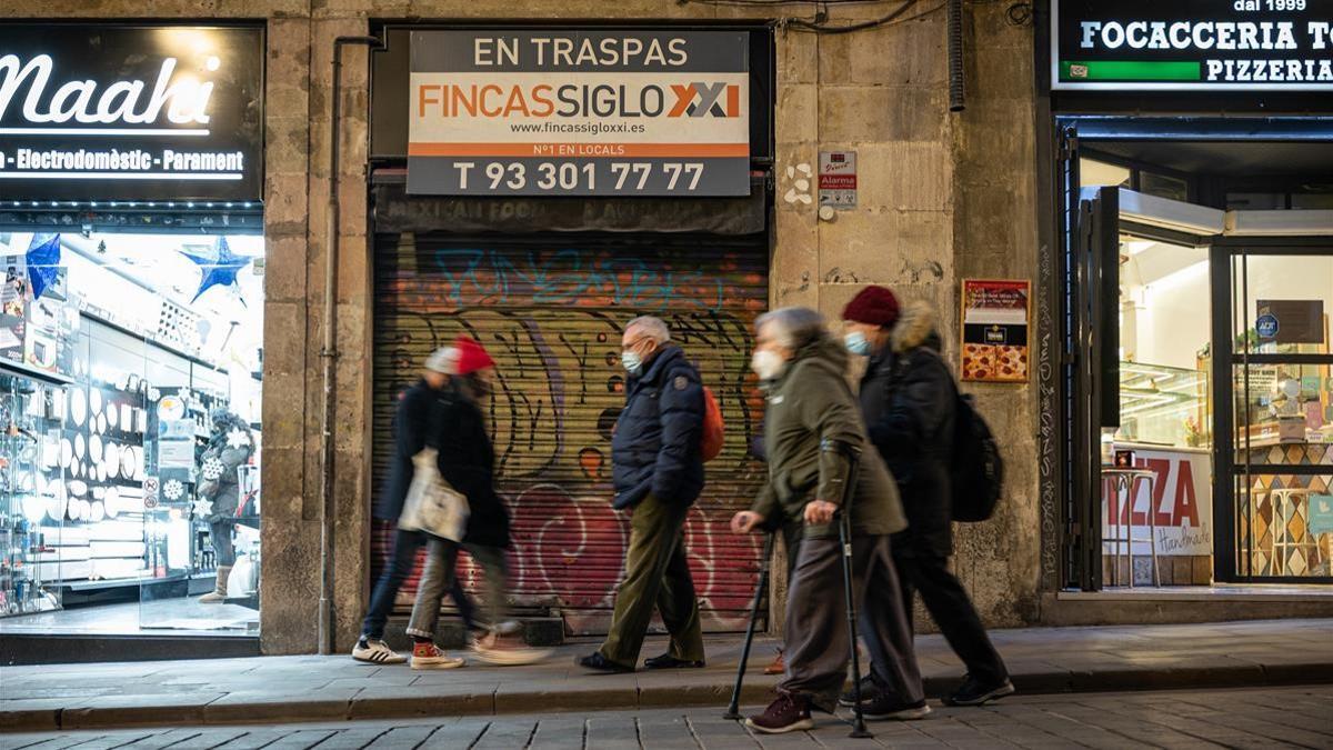 Barcelona 02 01 2021 Sociedad Tema Se traspasa restaurante  Estoy pendiente de atar uno con historia  Si no  alguno de la calle de ferran o jaume I que tenga letrero de traspaso o venta  (no sea un cierre temporal   )  Antiguo restaurante mexicano en traspaso  Calle Ferran 39  AUTOR  Manu Mitru