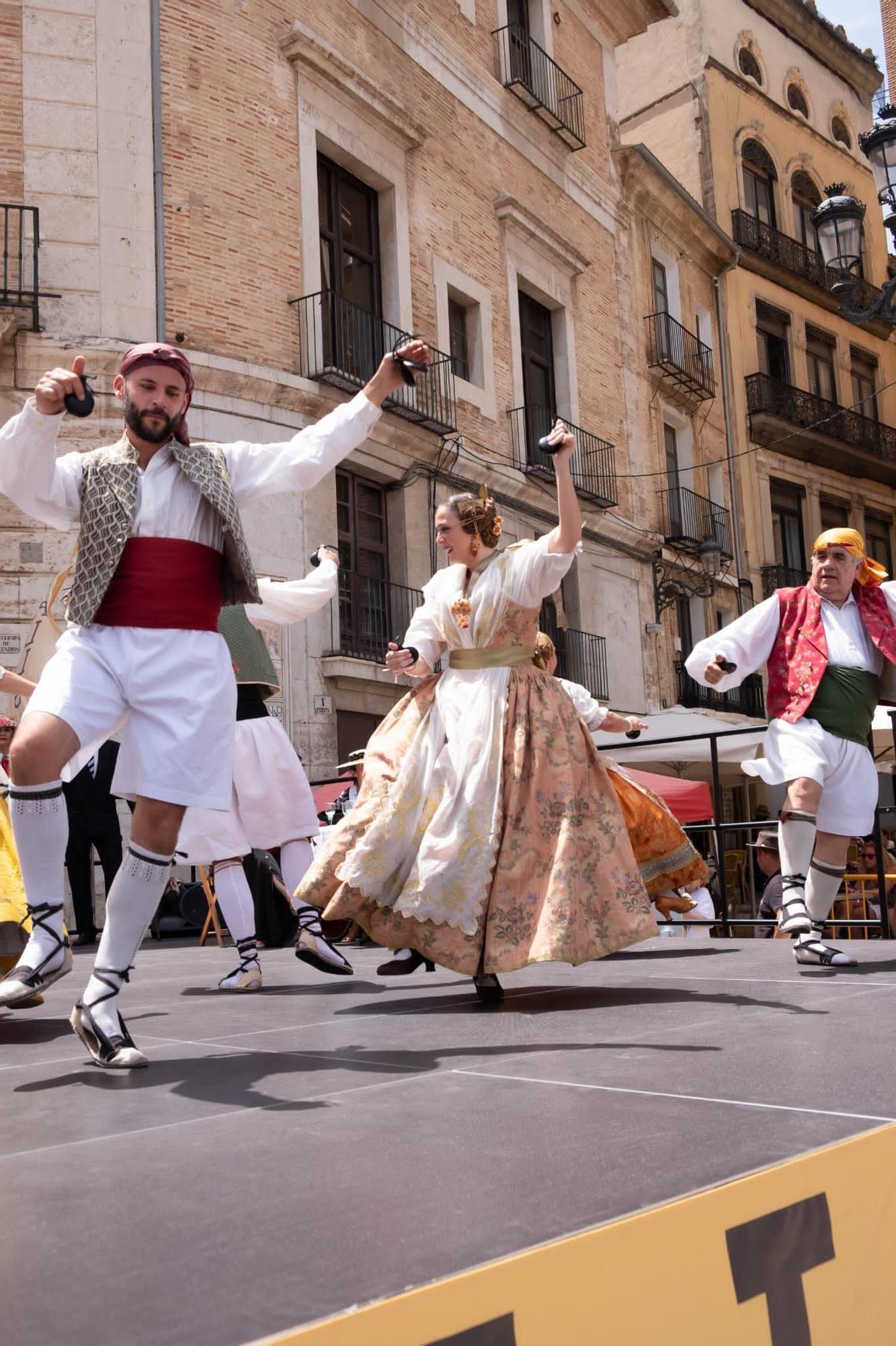 La falla Reina-Paz adelanta la Fira en los "balls al Carrer" de la JCF