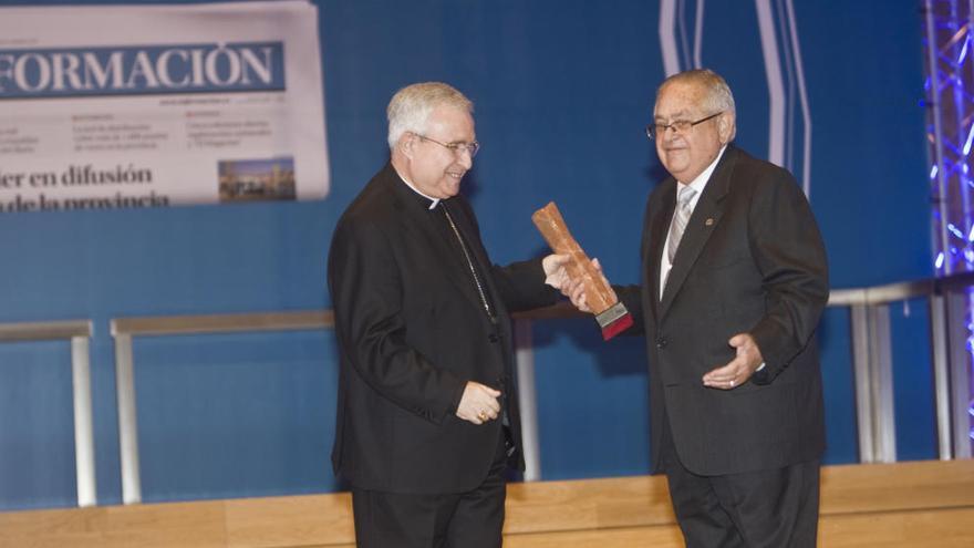 Ramón García recoge el premio