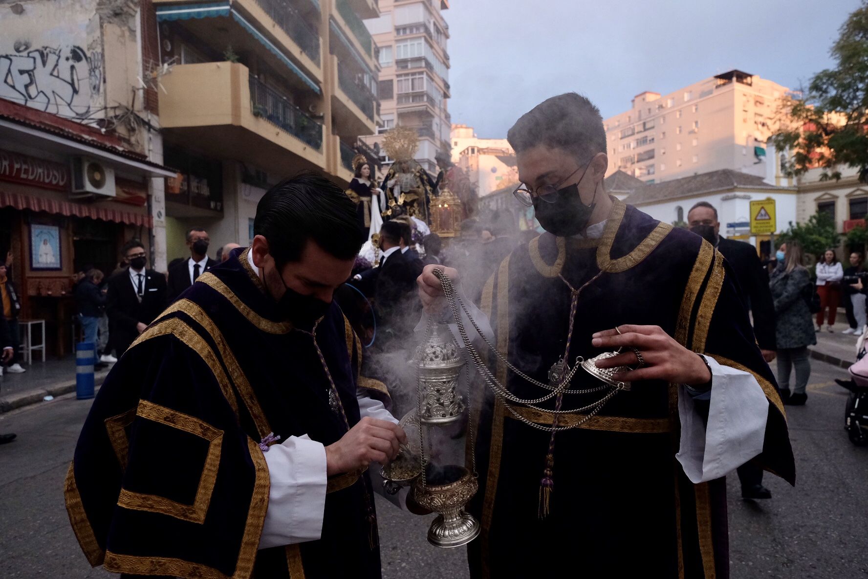 El Yacente de la Paz y la Unidad, junto a las imágenes de Santa María del Monte Calvario, San Juan Evangelista y María Magdalena, la XIV Estación