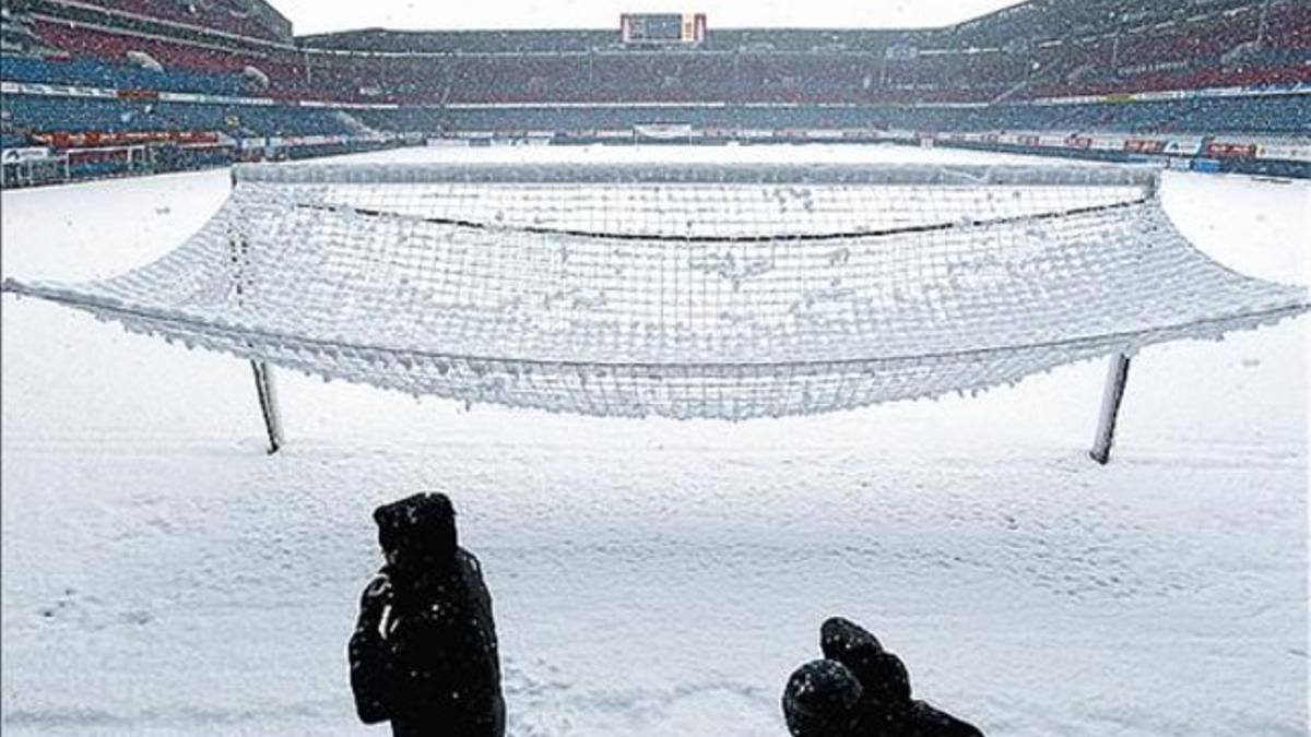 El estadio Reyno de Navarra, cubierto ayer por la nieve.