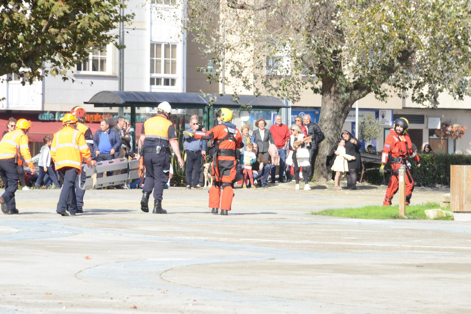 Escenas del simulacro de rescate frente a Moaña.