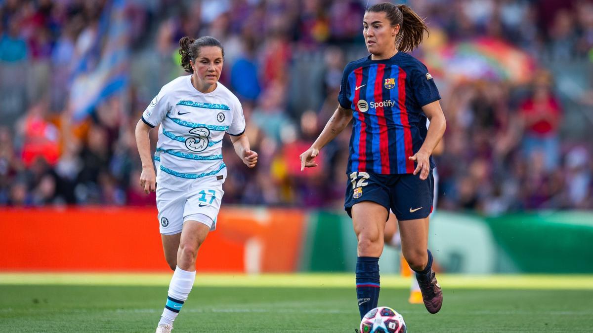 Patri Guijarro, controlando el balón en el Barça-Chelsea