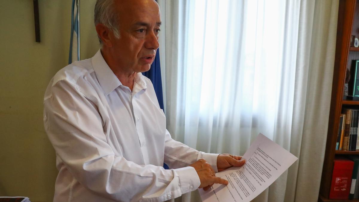 Vilanova Gonzalo Duran muestra el escrito de la Fiscalía