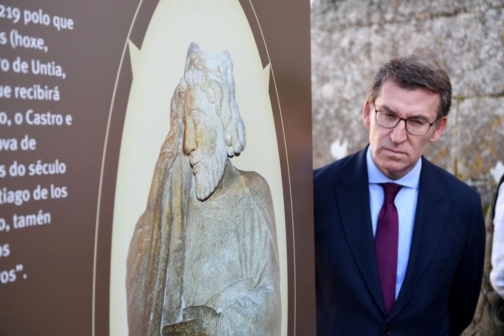 Al acto han asistido, entre otros, el presidente de la Xunta Alberto Núñez Feijóo, el delegado del Gobierno en Galicia, Javier Losada, y el presidente de la Diputación, Valentín González Formoso.