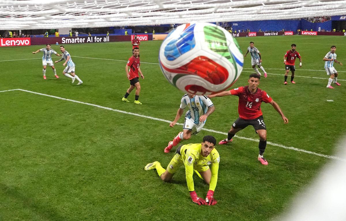 Messi escribe otra página inolvidable para que Argentina sobreviva ante Egipto