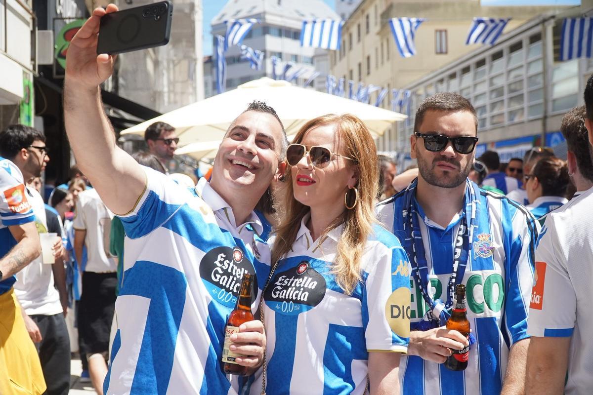 Así fue el ambiente en la calle San Juan y por toda A Coruña antes del Deportivo-Las Palmas