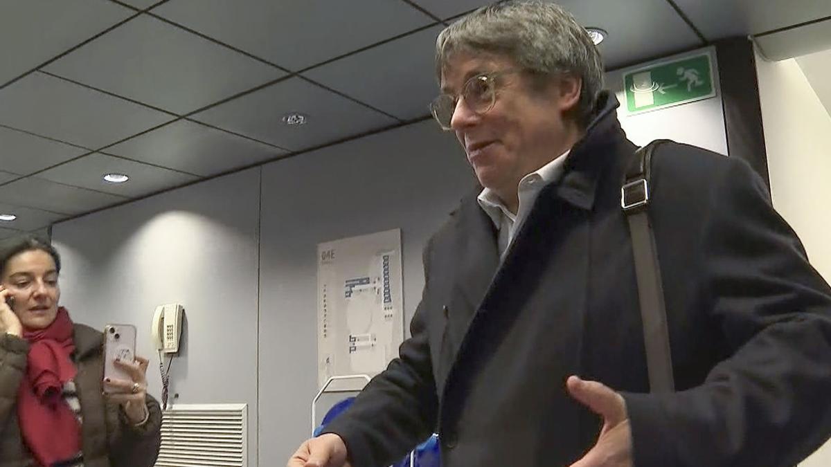 Puigdemont se reúne con Turull y Nogueras en su despacho del Parlamento Europeo