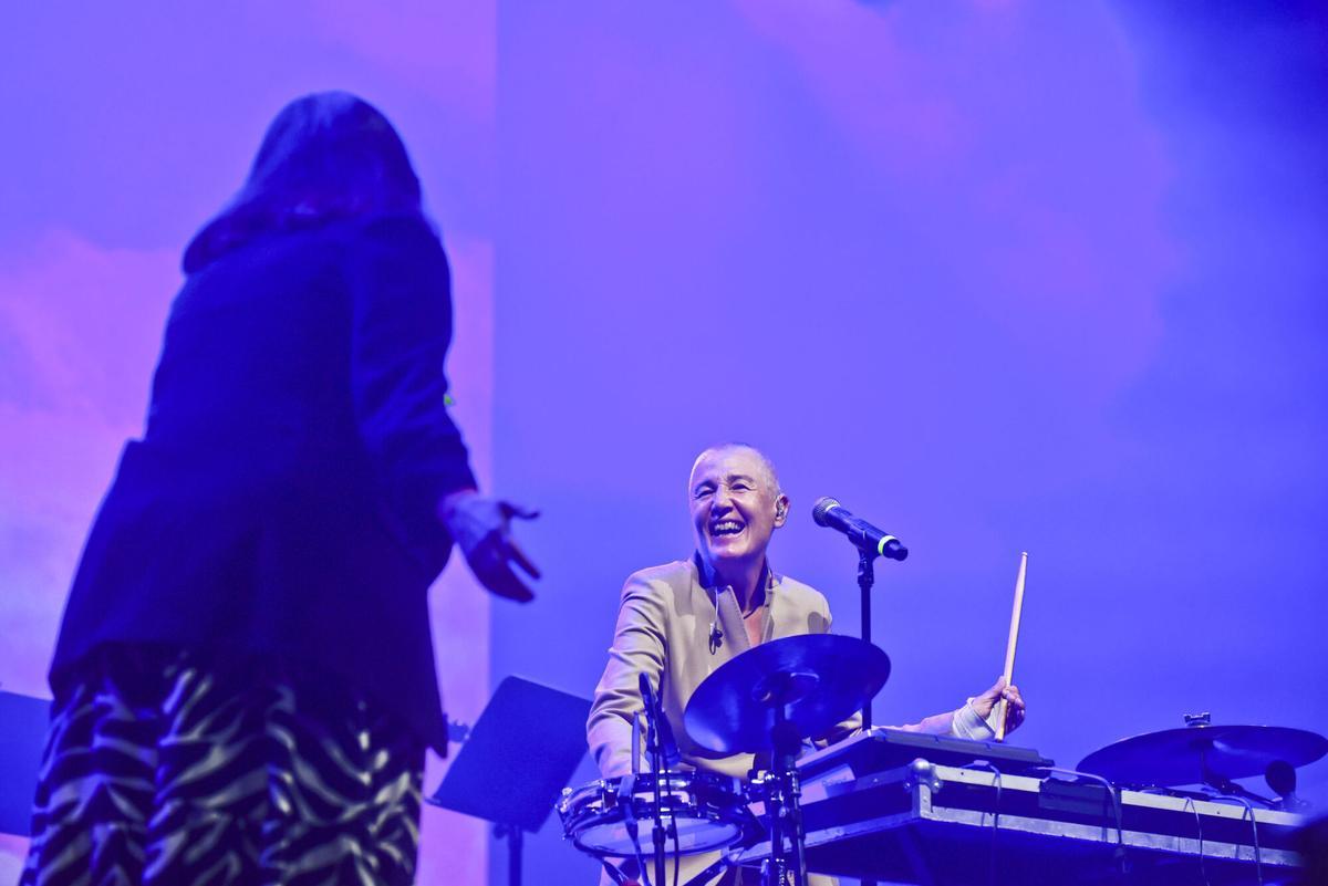 A artista coruñesa ofreceu un espectáculo único para a ocasión acompañada por un elenco de 14 mulleres A artista coruñesa ofreceu un espectáculo único para a ocasión acompañada por un elenco de 14 mulleres