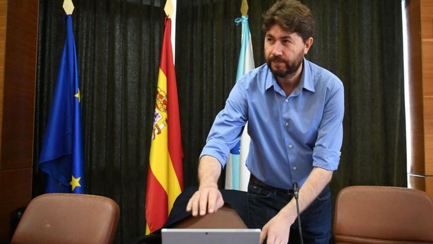 El alcalde, antes de un pleno, en el pasado mandato. |   // CARLOS PARDELLAS