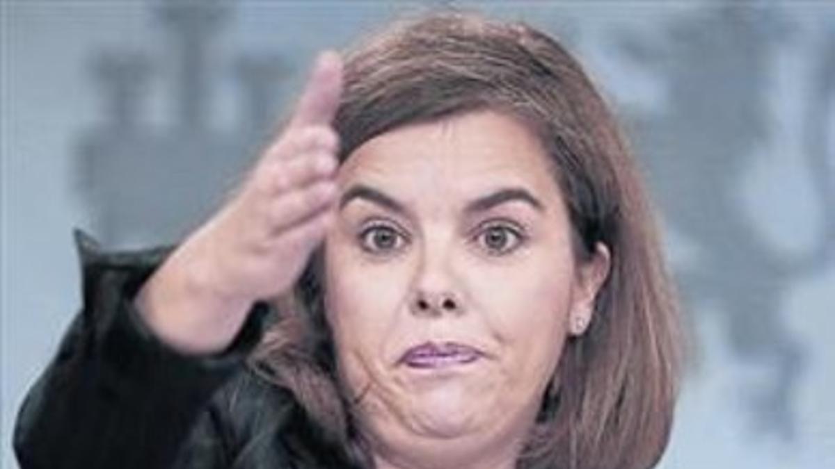 La vicepresidenta, Sáenz de Santamaría, ayer en rueda de prensa.