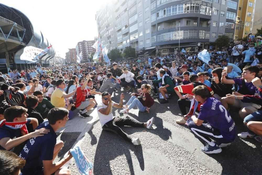 El Celta tumba al Barça y acaricia la permanencia. // A. Villar | J. Lores