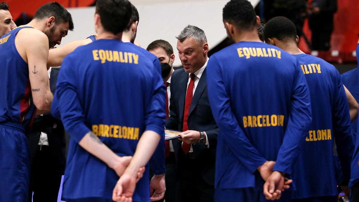 Saras, dando instrucciones durante el partido en Milán